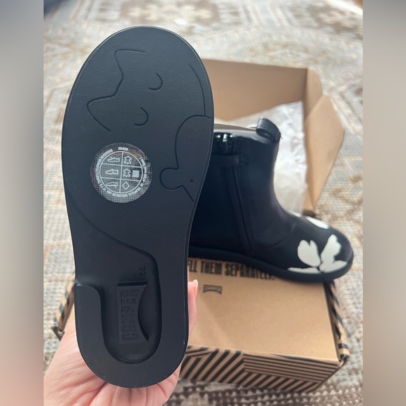 SOLD Camper Black and White Floral Kids Boots - Picture 4 of 6